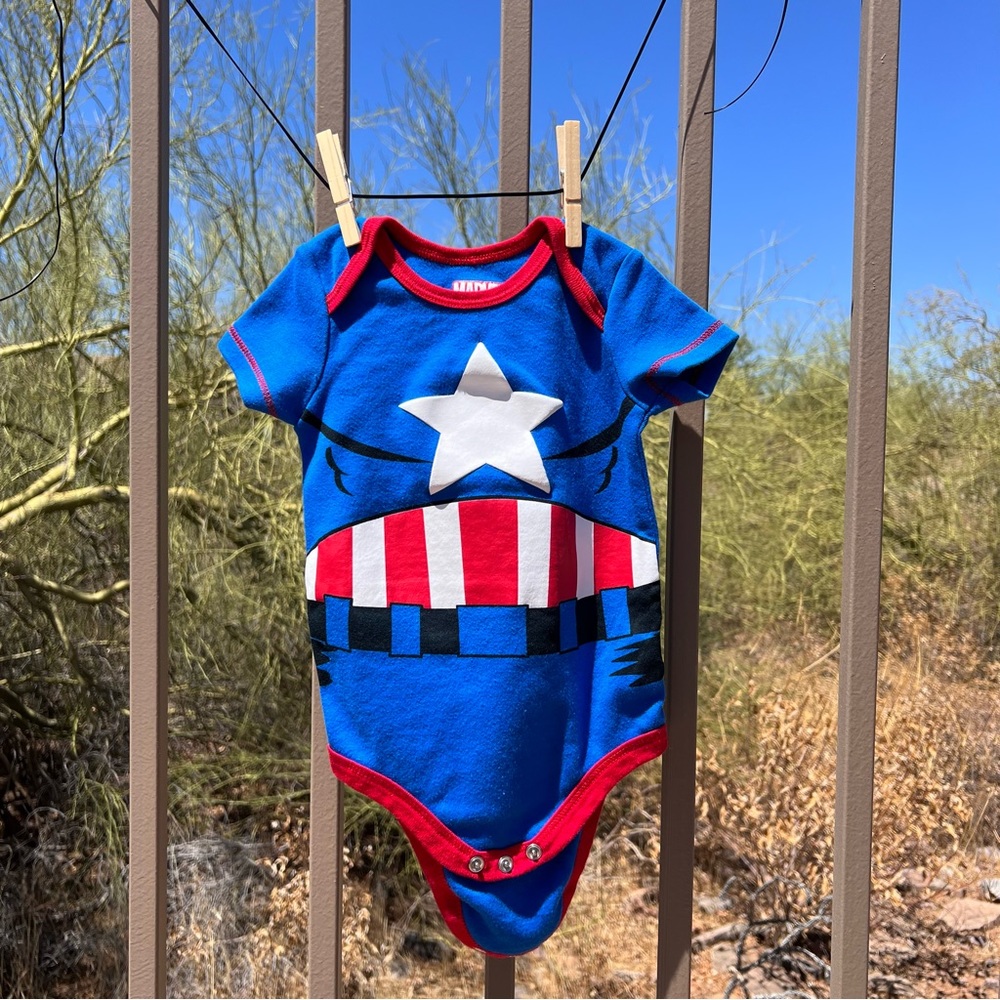 Marvel Boy’s/Girl’s Onesie Size 12 Mos Color Blue Iron On-Graphic (Some)